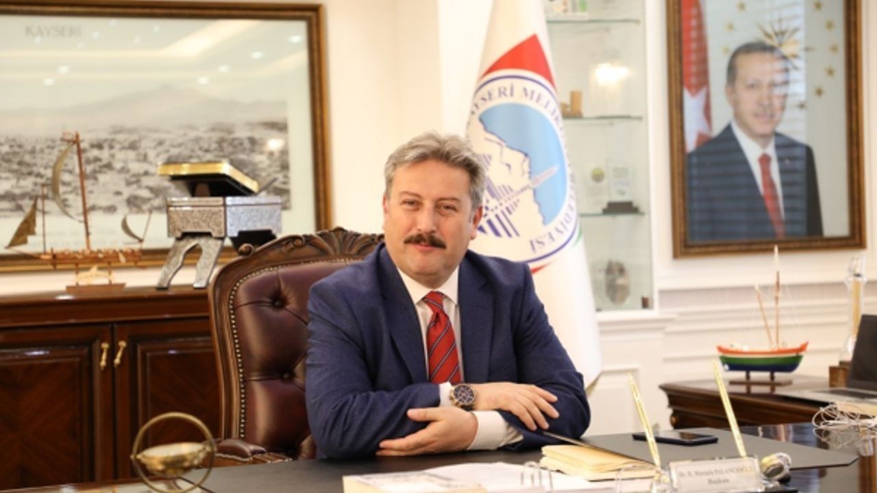Melikgazi Belediye Başkanı Dr. Mustafa Palancıoğlu Altın madalya kazanan Kayserili sporcuyu tebrik etti