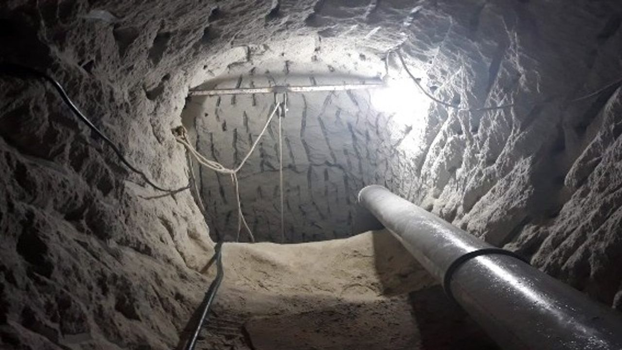 Define bulmak uğruna kendi evinin altını 40 metre kazdı