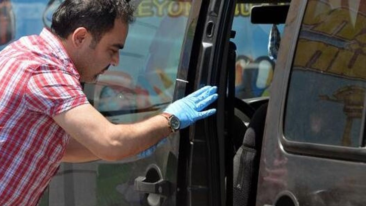 Para dolu çantayı çaldılar, peşlerine düşen polisle çatıştılar