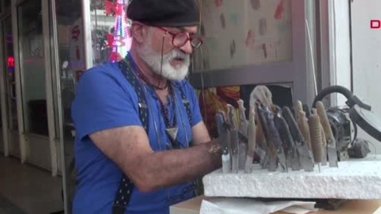  Sivas'ın 'Şirin Babası', 24 yıldır bıçak üretiyor !