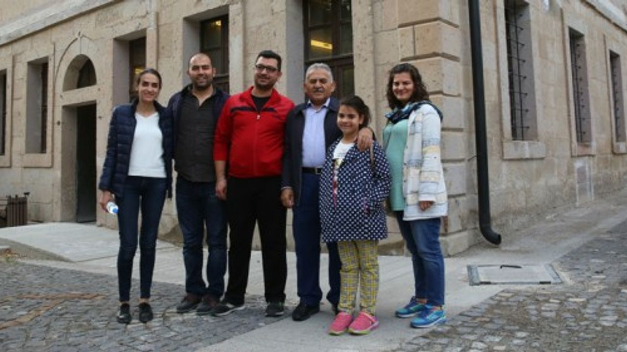 Başkan Memduh Büyükkılıç, Gesi İlkokulu ve Çevre Düzenleme Çalışma Alanında 