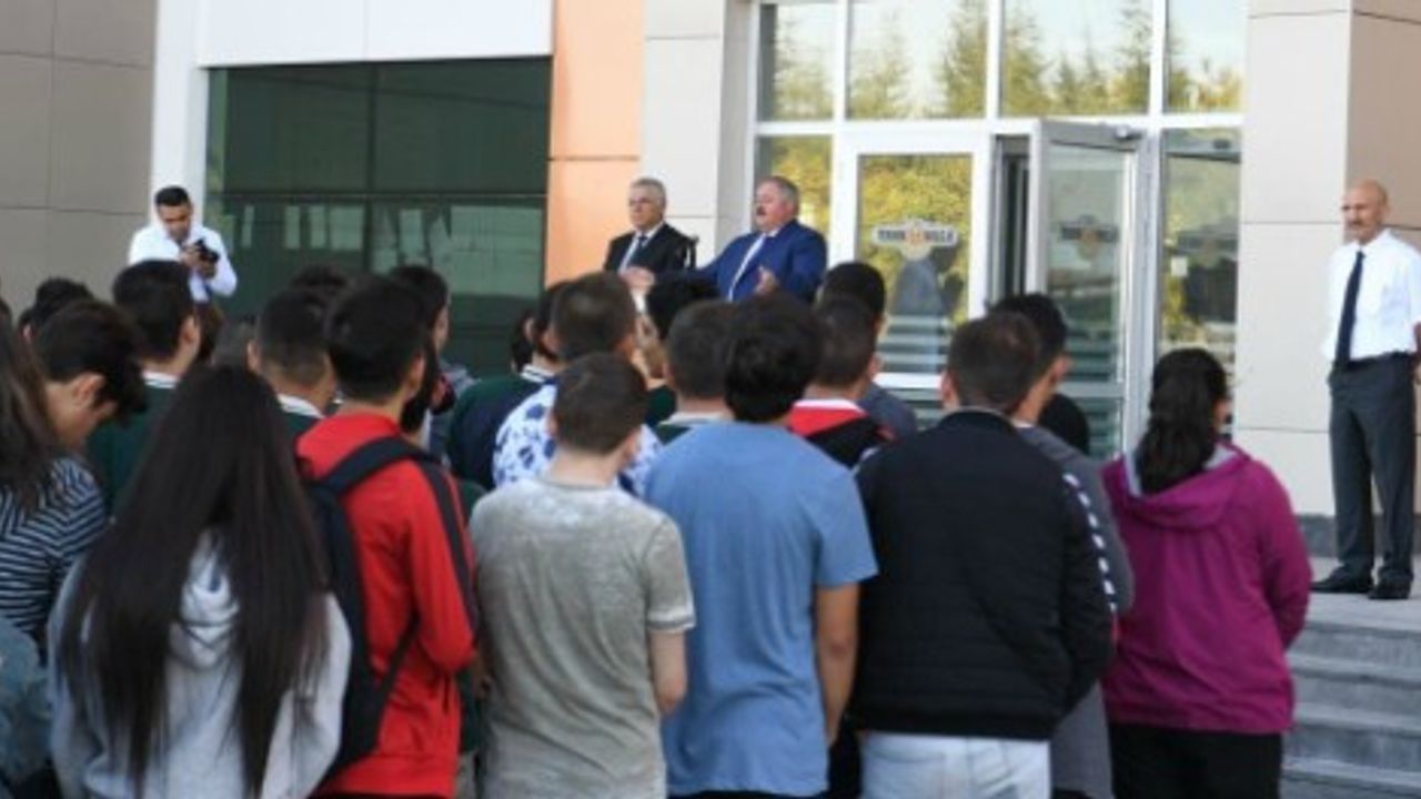 Başkan Tahir Nursaçan, Özel Kayseri OSB Teknik Koleji’ni Ziyaret Etti 
