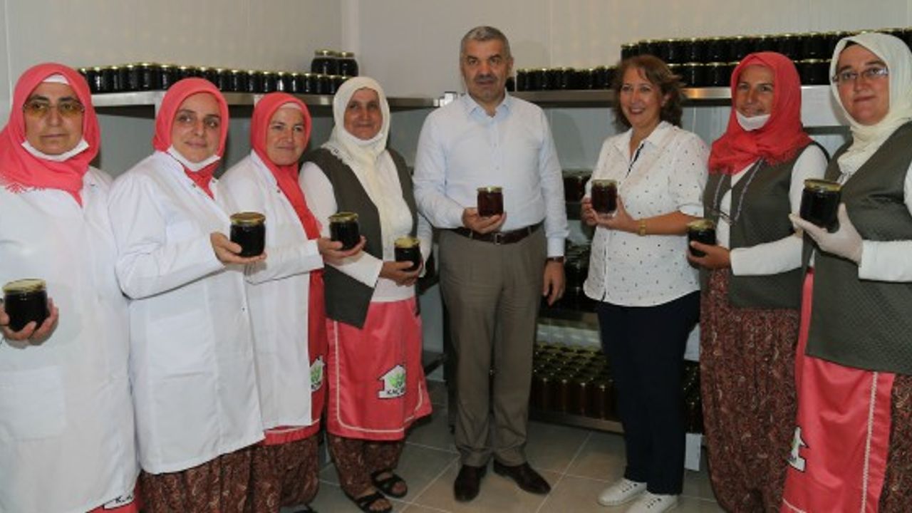 Başkan Çelik, Kadın Çiftçiler Ekolojik Eğitim ve Üretim Merkezi’ni ziyaret etti 
