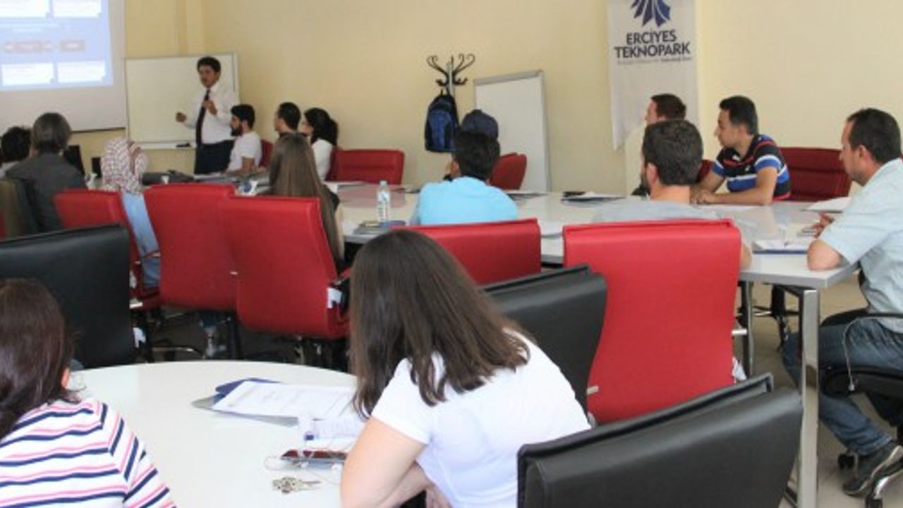 Erciyes Teknopark’ta “TÜBİTAK 2244 Sanayi Doktora Programına” İlişkin Bilgilendirme Etkinliği Düzenlendi 