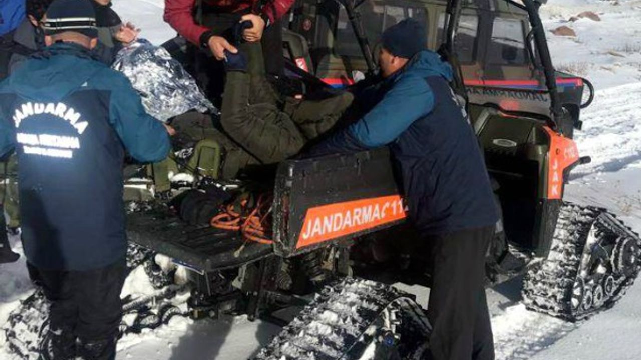 Erciyes'te yaralanarak mahsur kalan 2 dağcı JAK ekipleri tarafından kurtarıldı 