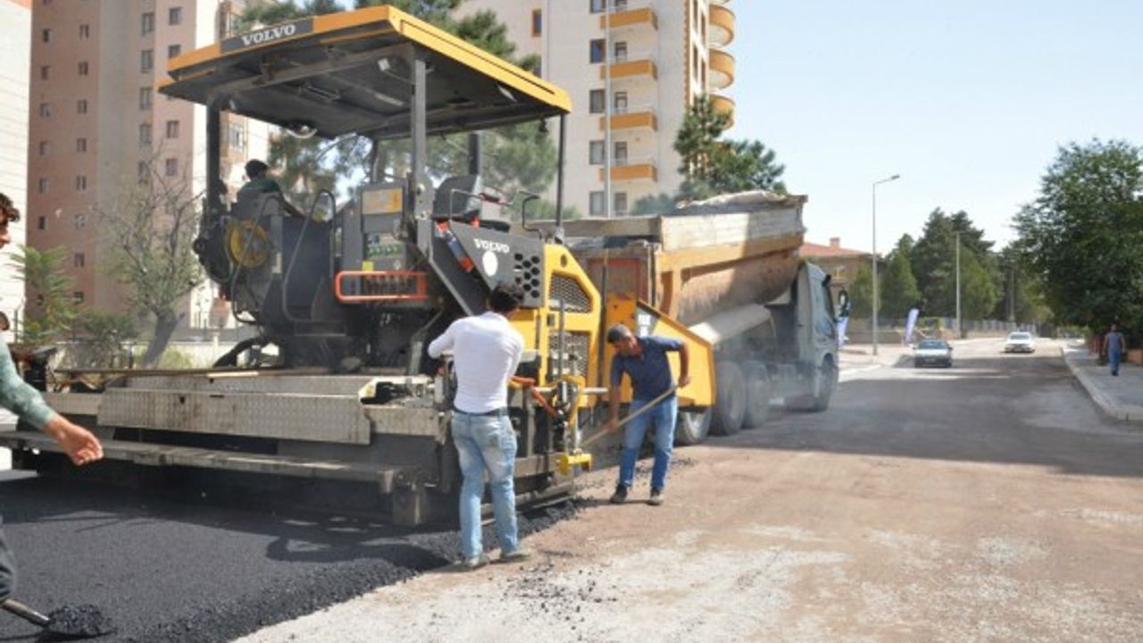 Nurihas Mahallesi'nde 5 Cadde Ve 5 Sokağın Yolları 13 Bin Ton Asfaltla ile Yenileniyor 