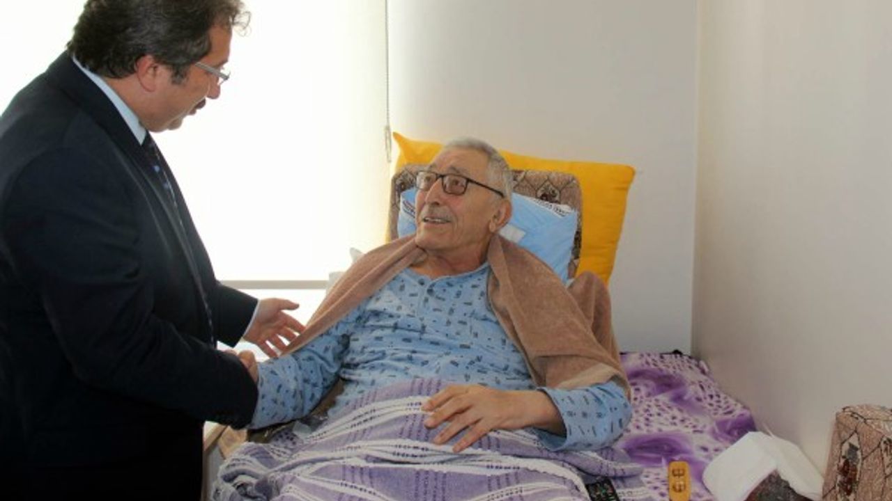 Sağlık Müdürü Benli, 15 Temmuz hain darbe girişiminde yatalak olan Adil Öztürk'ü ziyaret etti 