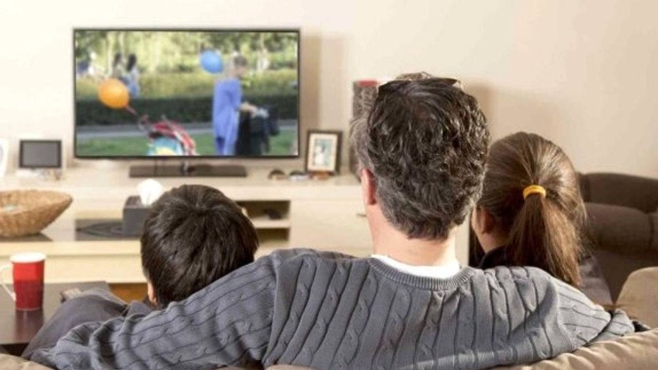 Uzun süre televizyon karşısında oturanlar dikkat! Kalp sağlığınız tehlikeye girebilir!