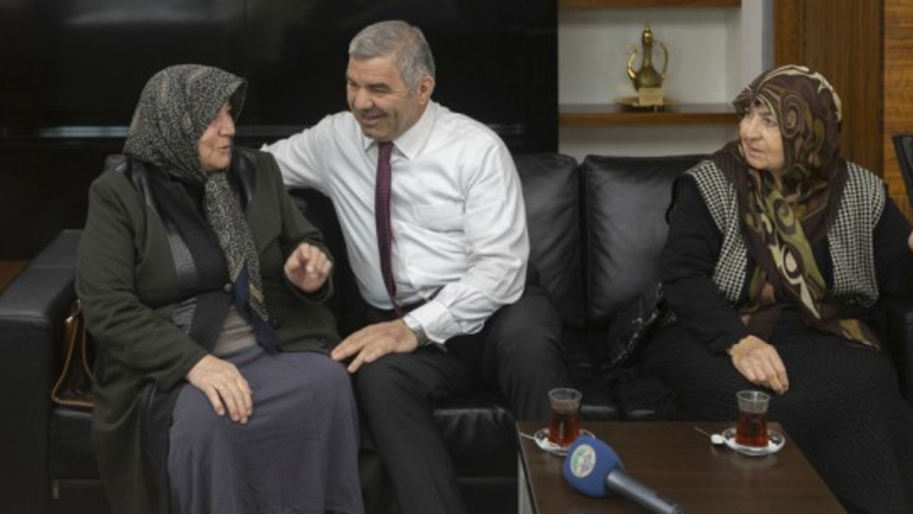 Yaşlı destek projesi kapsamında hizmet verdiği yaşlılar Başkan Çelik’i ziyaret etti