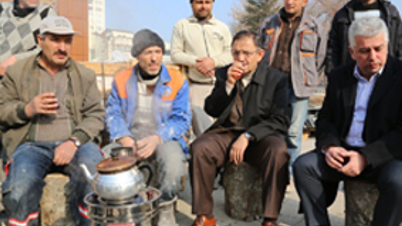 Sıcak çay, samimi sohbet