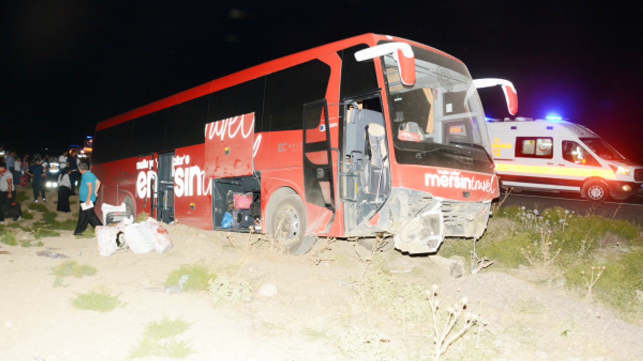 Sürücüsü beyin kanaması geçiren otobüs şarampole indi: 29 yaralı 
