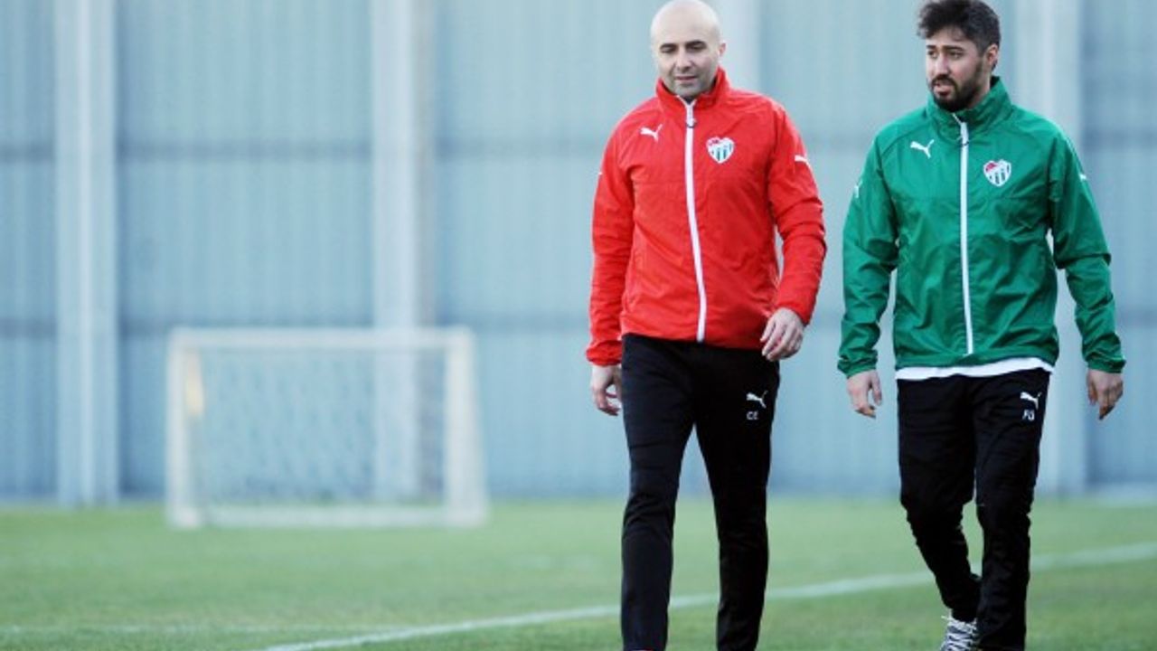 Bursaspor, Furkan Özçal ile yollarını ayırdı 