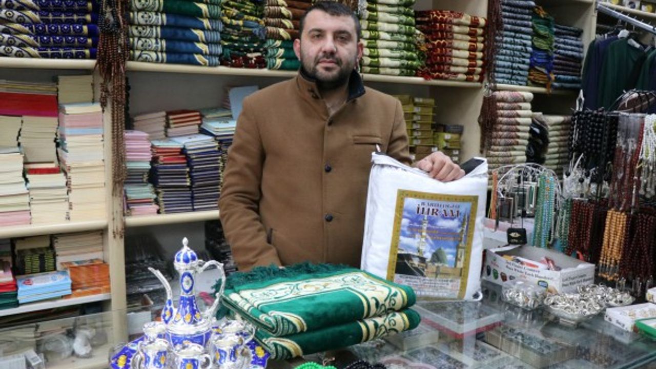 Hac kayıtları başladı, Hac malzemeleri satan esnafta yoğunluk yaşandı 