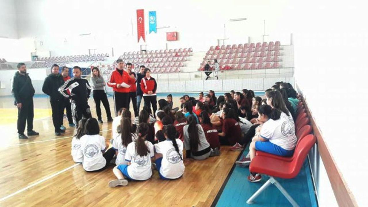 Kayseri Hentbol'de Anadolu Yıldızlar Ligi Kız Ve Erkek Takımı Seçmeleri Yapıldı