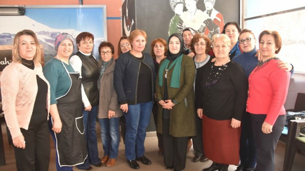 Bayan Çolakbayrakdar Çerkes Hanımlarla Bir Araya Geldi
