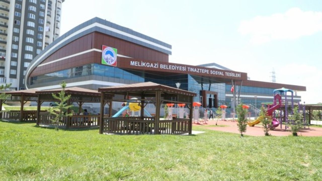 Melikgazi'nin yüzme havuzu 365 gün hizmet veriyor 