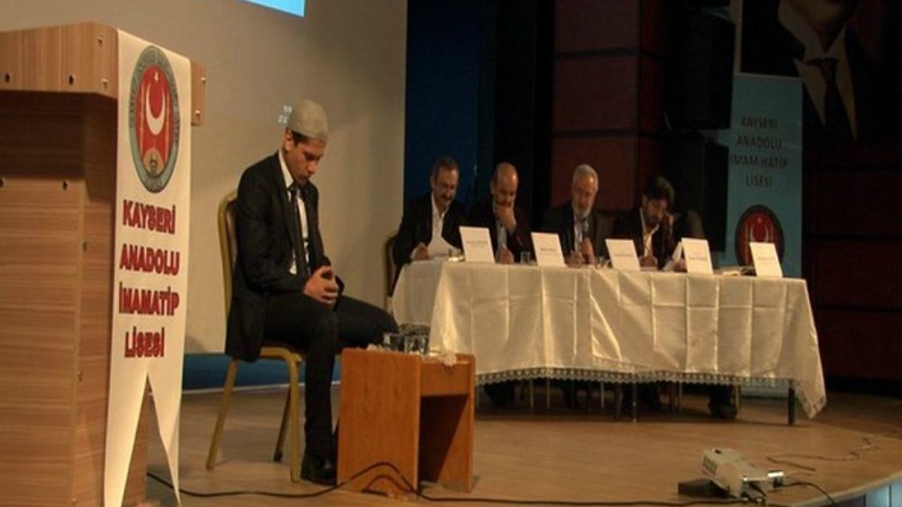 Öğrenciler Kur'an-ı Kerim'i ve ezanı güzel okumak için yarıştı 