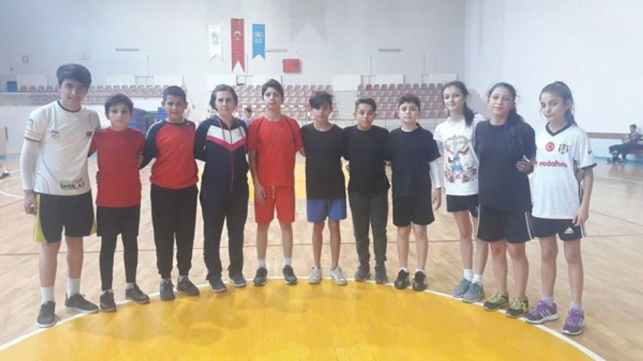 Talas Halk Eğitim Hentbolde Ahu Topçu İle Yine Fırtına Gibi