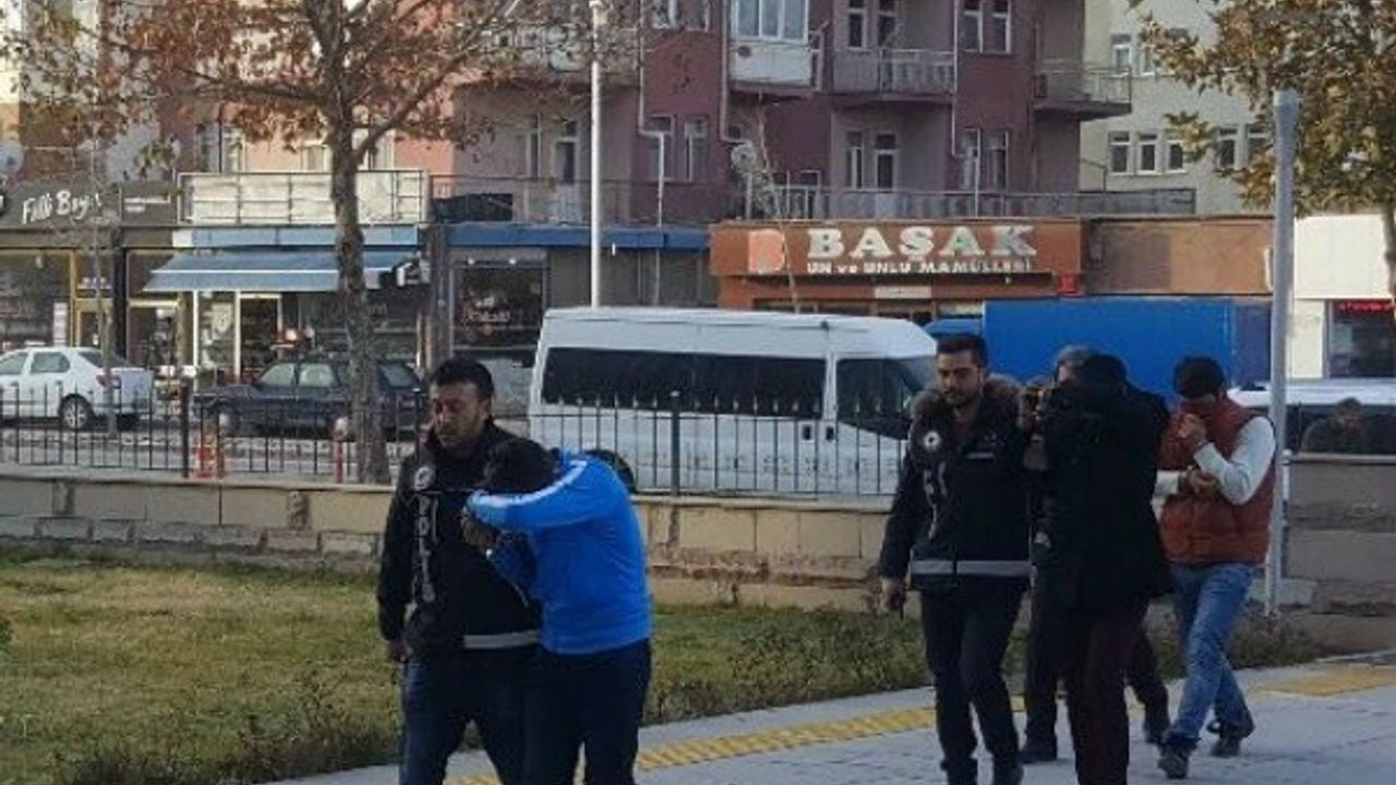 Uyuşturucu tacirleri polisten kaçamadı
