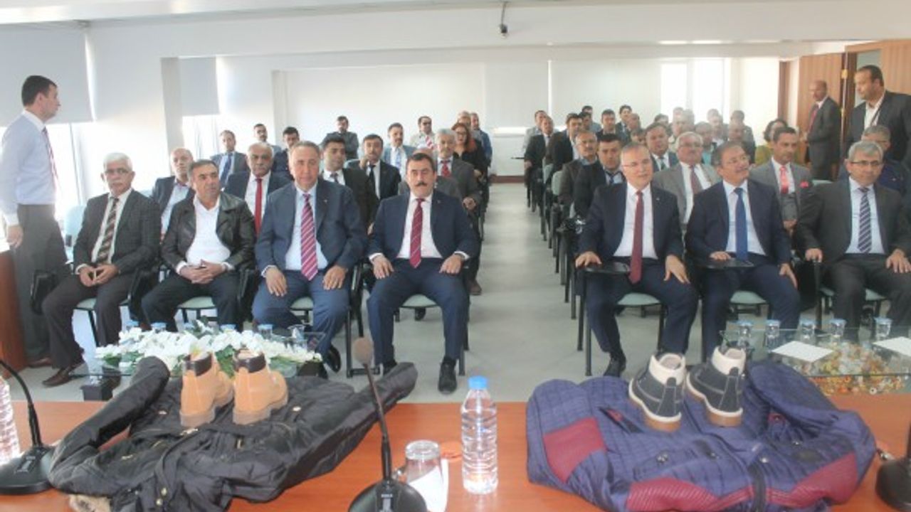Bin Öğrenciye Bot Ve Kaban Yardımı Yapıldı 