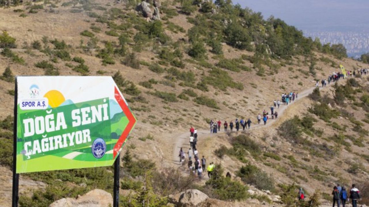 Sağlıklı Yaşam Yürüyüşü'ne 3 bin 500 kişi katıldı