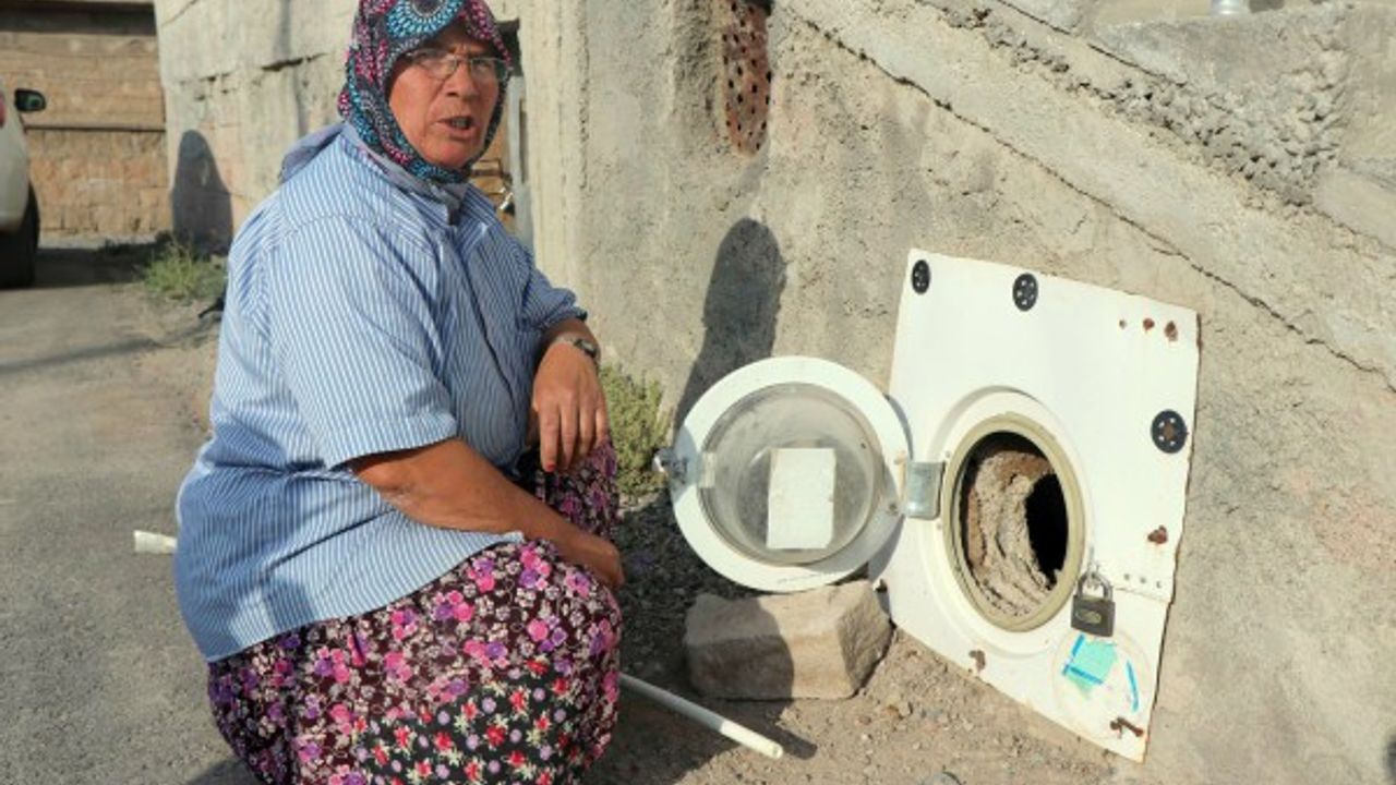 "Beyazlar ile renkliyi aynı anda yıkama diye espri yapıyorlar"