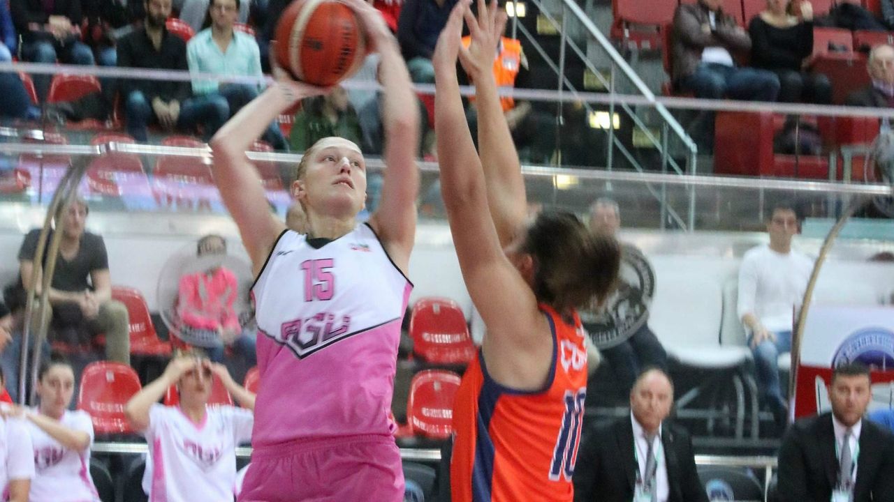 AGÜ Spor'da Nicole Page attığı 21 sayı ile dikkat çekti 