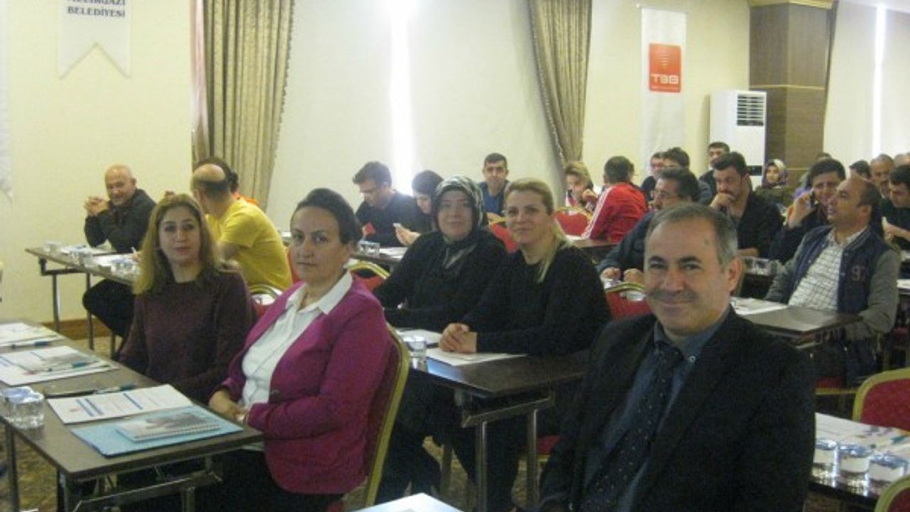 Melikgazi Belediye Çalışanlarına 'Motivasyon ve Etkili dinleme' Semineri