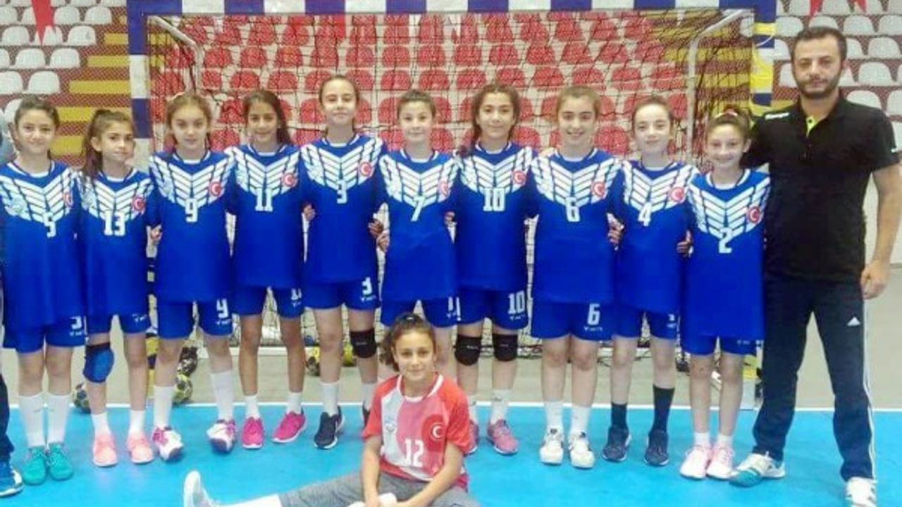 Talas Halk Eğitim Hentbolde İki Antrenör Başarısı