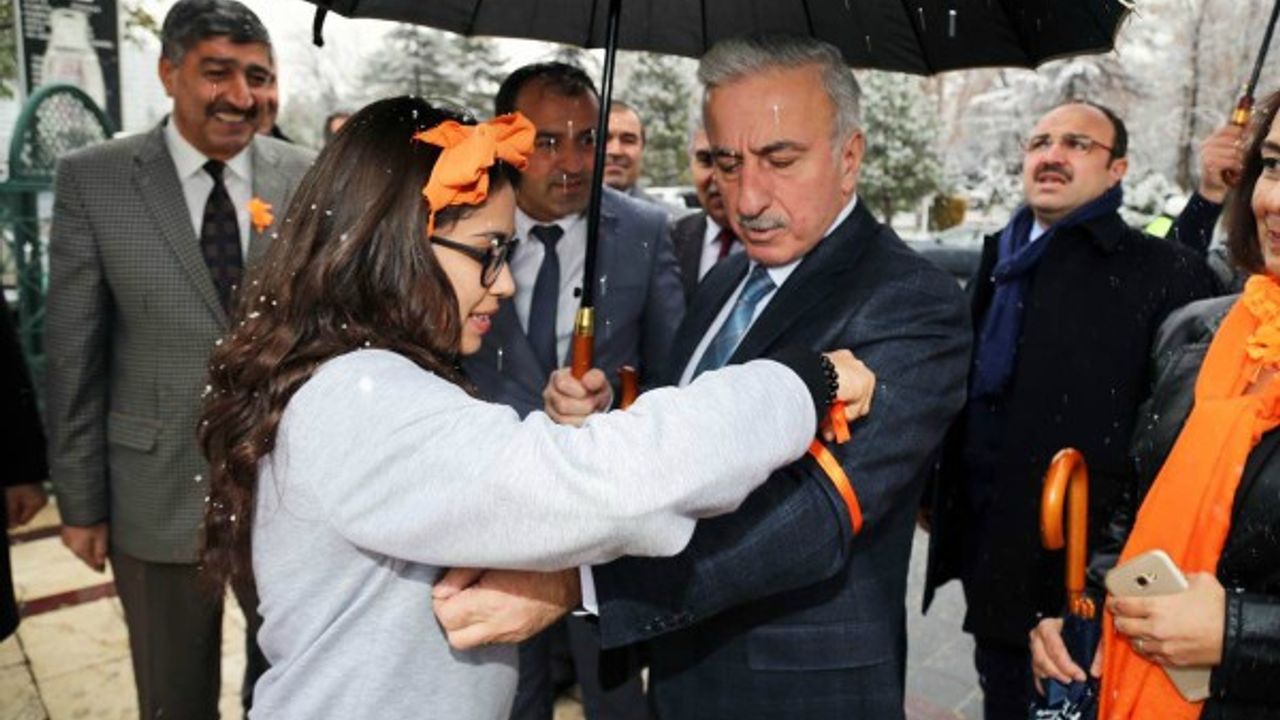 Vali Kamçı “Turuncu Renk Etkinliği” Programına Katıldı