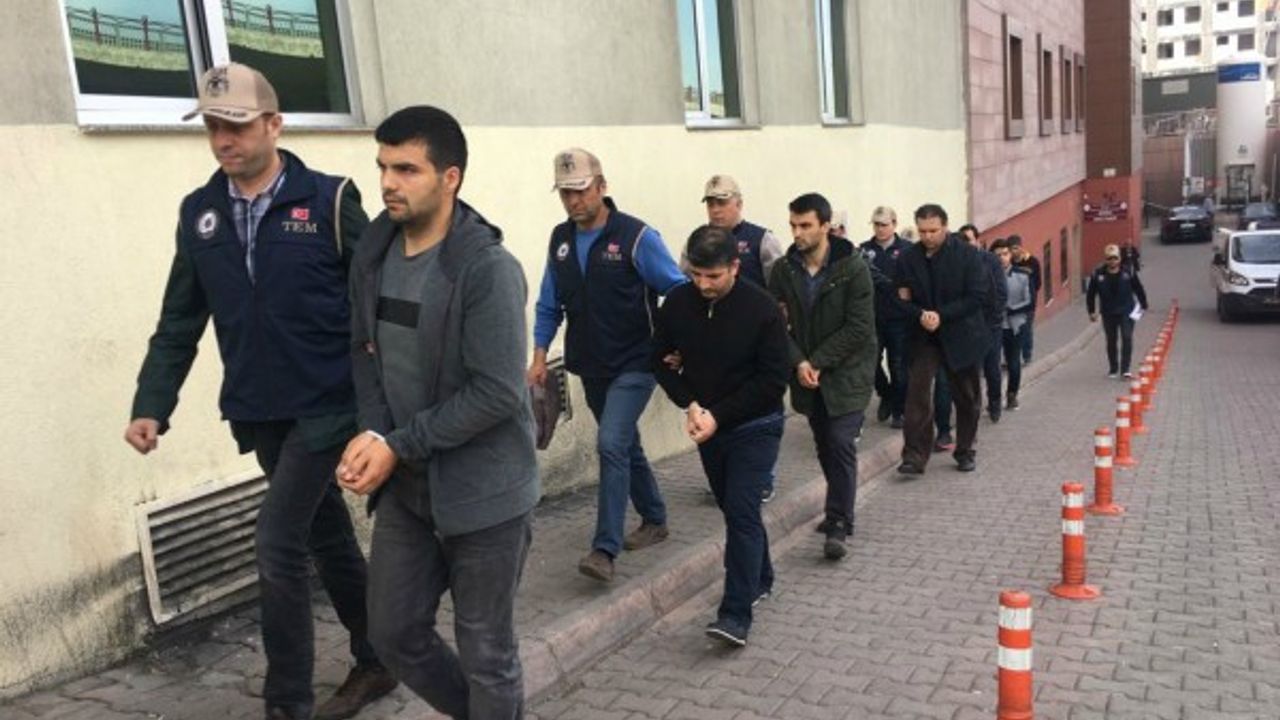 FETÖ operasyonunda gözaltına alınan 11 kişi adliyeye sevk edildi 