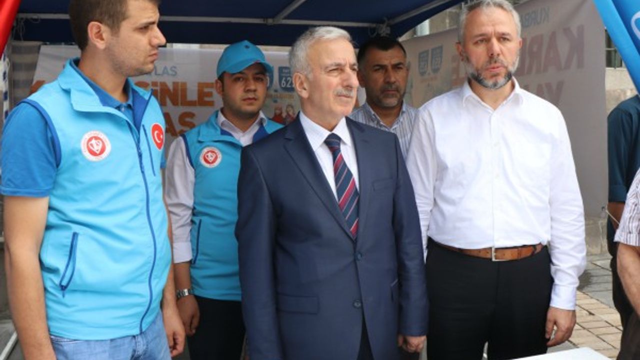 Vali Kamçı’dan Türkiye Diyanet Vakfı’na kurban bağışı 