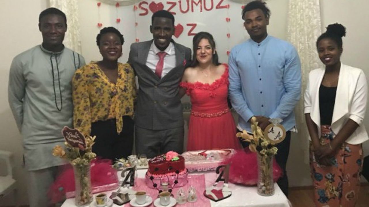 Aradığı aşkı 5 bin 500 kilometre uzaklıkta buldu 