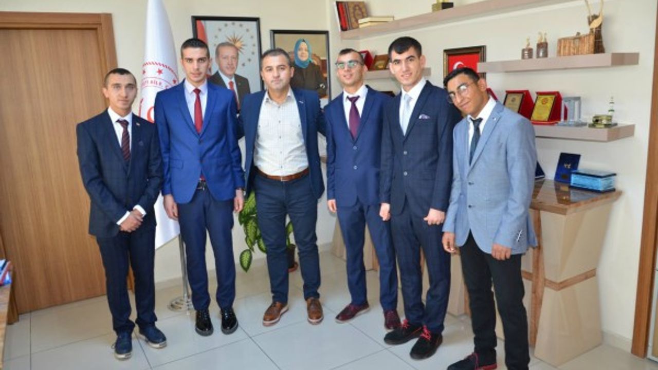 Devlet rehabilitasyon merkezindeki 5 çocuğun daha elinden tuttu 
