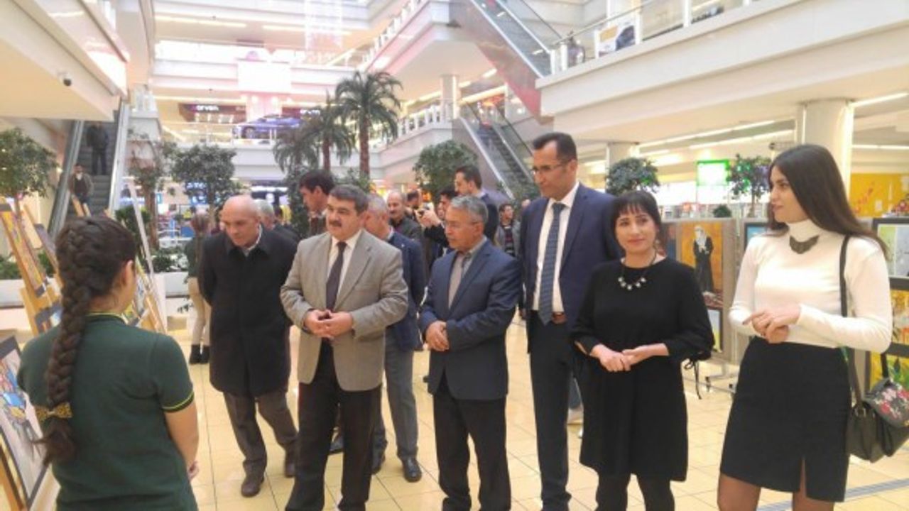 Küçük Eller Büyük İşler resim sergisi açıldı 
