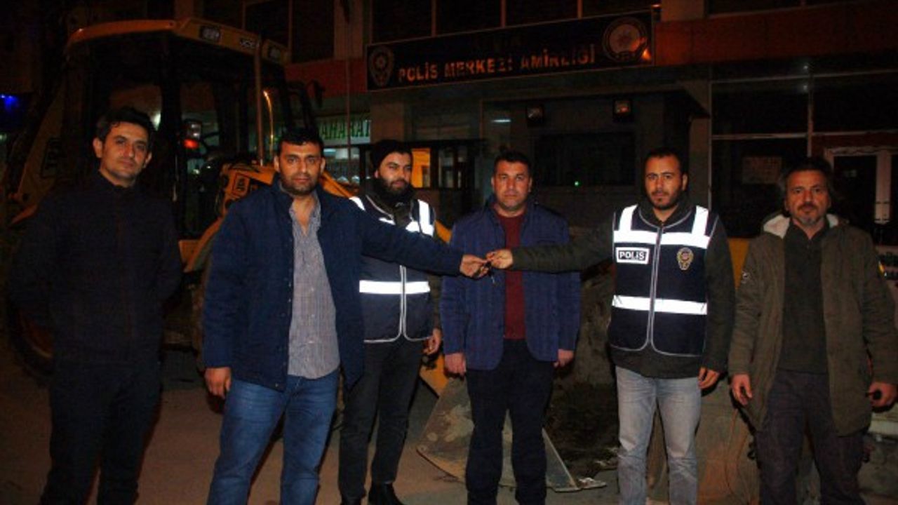 Polis, çalıntı kepçeyi iz sürerek ele geçirdi 