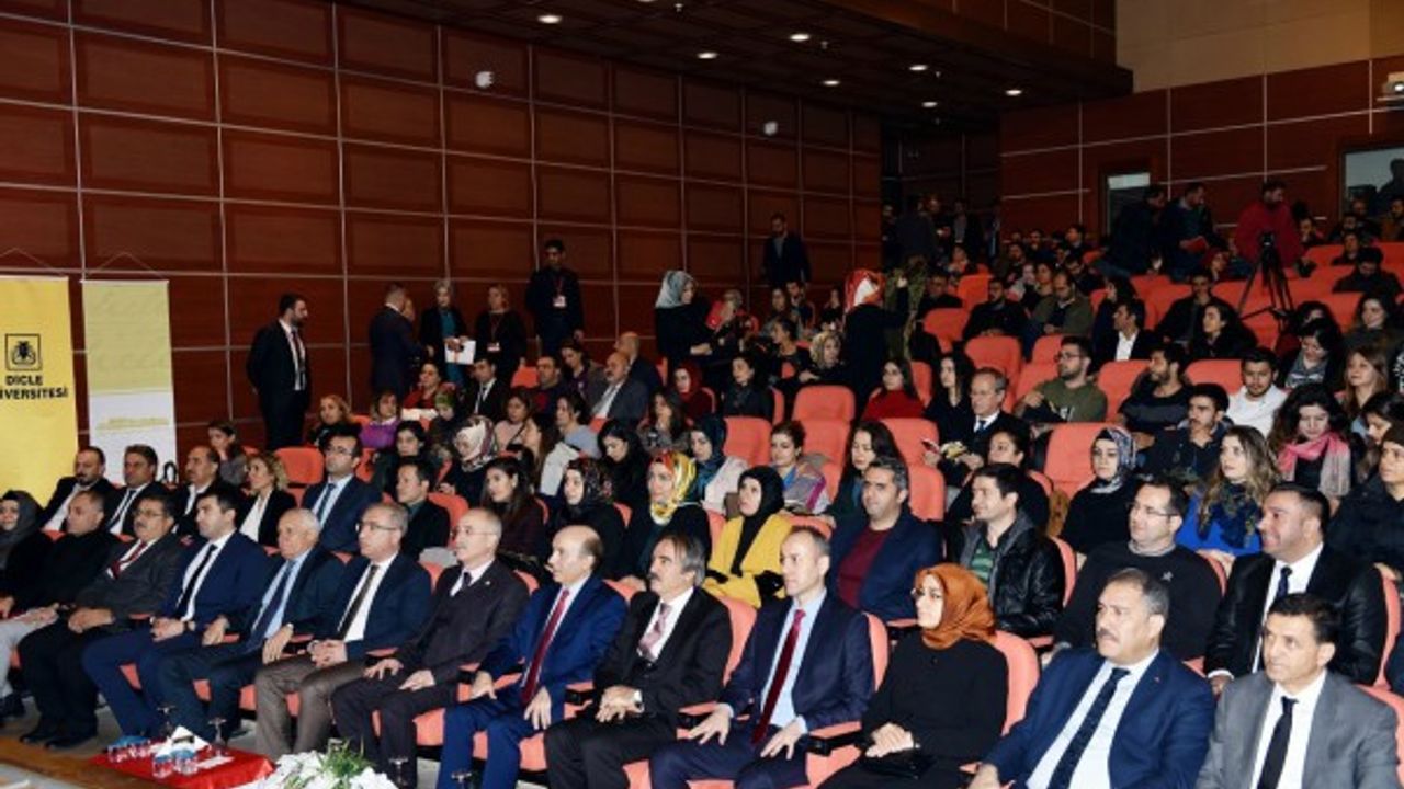 Rektör Bağlı 'Çocuk İstismarına Dur De' sempozyumunda konuştu 