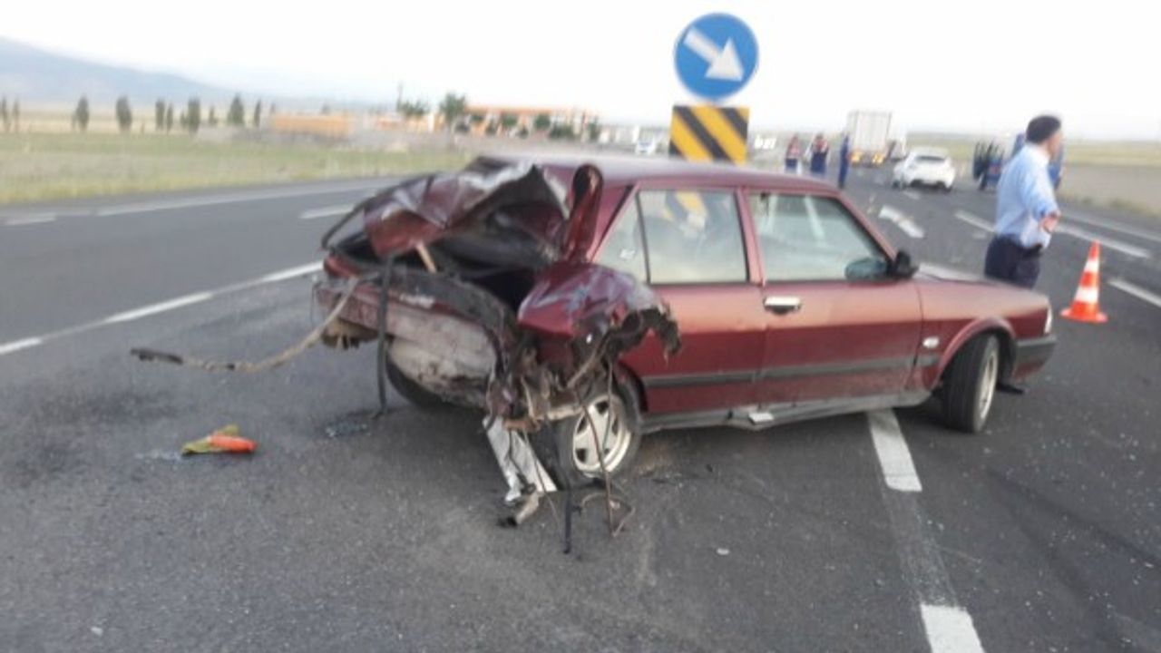 Aksaray’da motosiklet otomobile çarptı: 1 ölü, 1 yaralı 