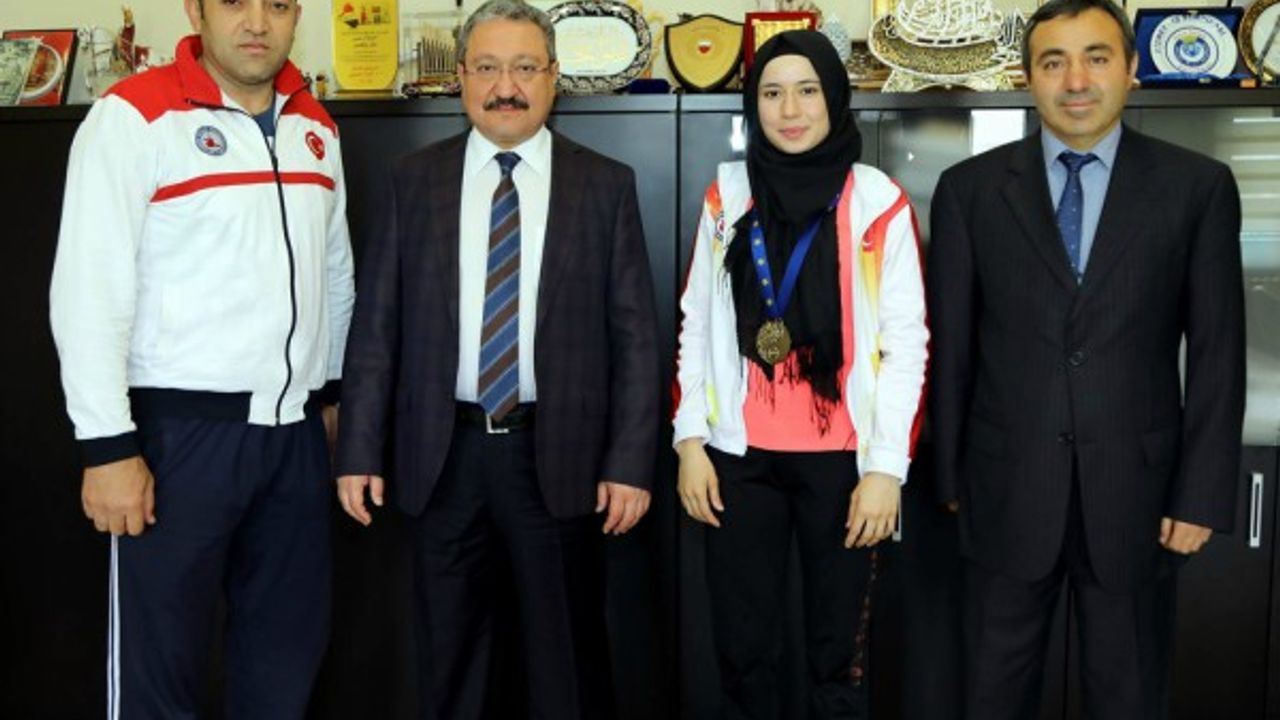 Avrupa Şampiyonu Sporcudan ERÜ Rektörü Güven’e Ziyaret 