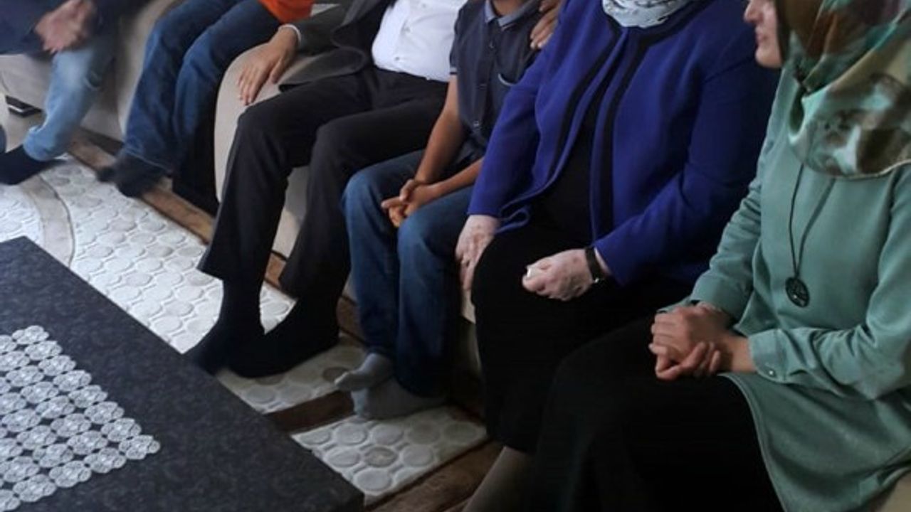 Başbakan Yıldırım çay davetini geri çevirmedi 