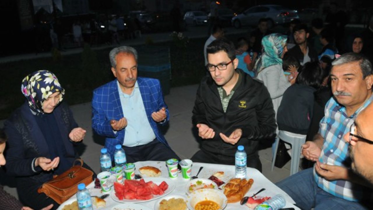 Başkan Akkaya, belediye personeli ile iftarda buluştu 
