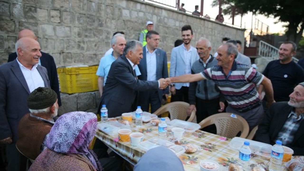 Başkan Büyükkılıç, Kıranardı sakinleri ile iftar sofrasında 