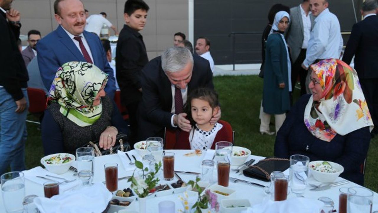Kayseri’de yaşayan Karadenizliler iftar davetinde bir araya geldi 