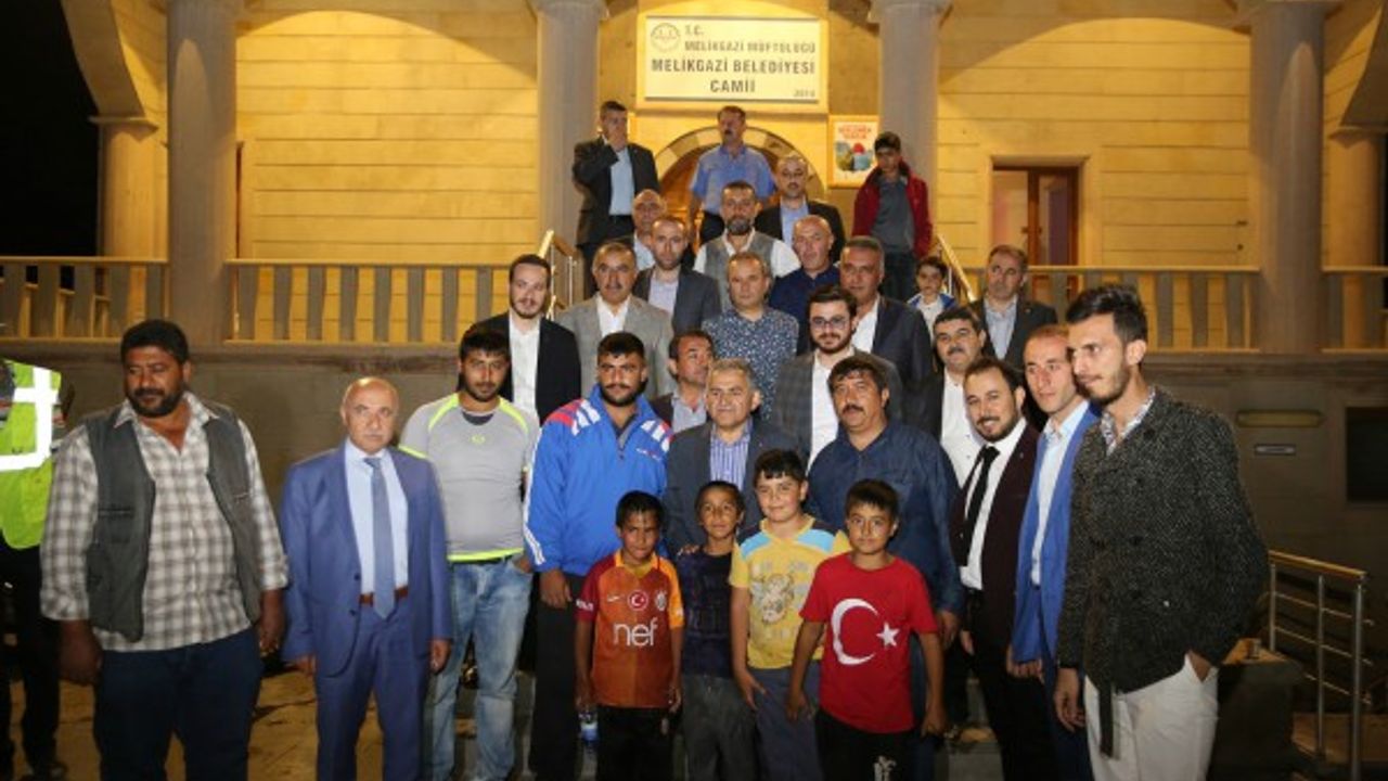 Serkent ile Şirintepe Mahallelerinde iftar sofrası kuruldu 
