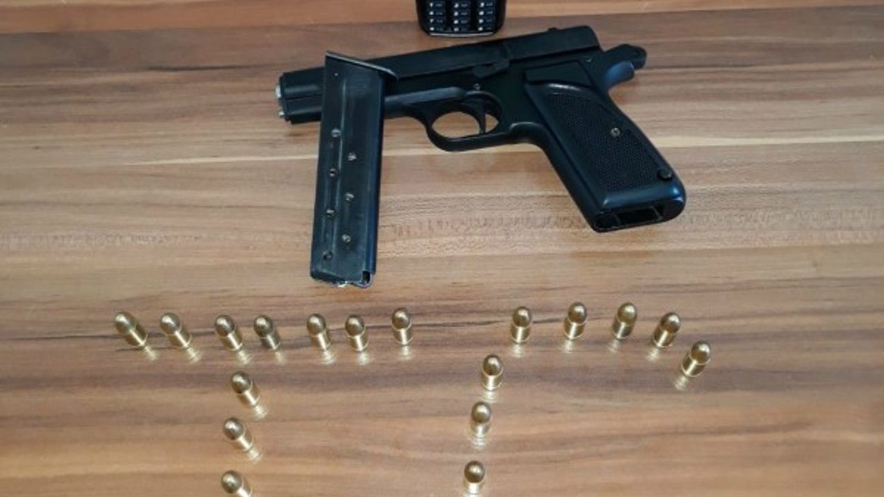Silah, mermi ve telsiz ile 3 şüpheli yakalandı