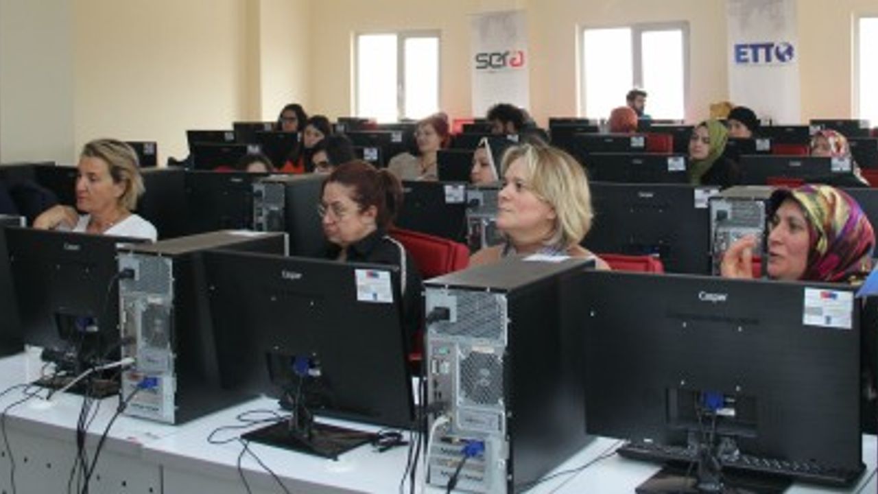 Erciyes Teknopark’ta Kadınlar İçin Teknoloji Okuryazarlığı Eğitimi Düzenlendi 
