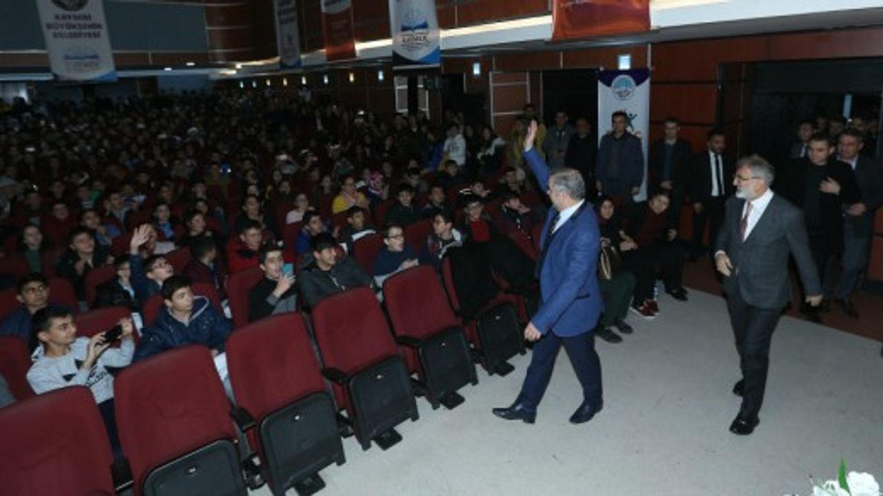  2 bin 400 öğrenciye 17 bin kitap dağıtıldı 
