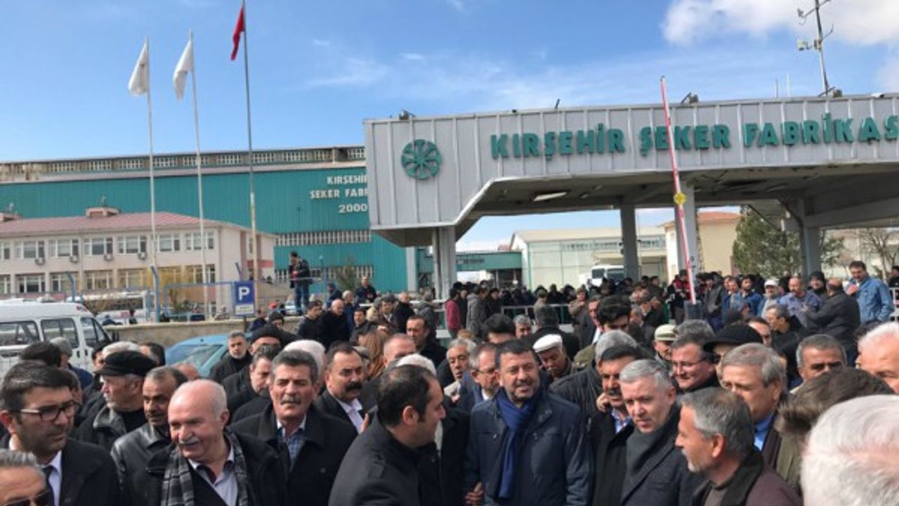 Arık, “Bir yanda vatan savunanlar, diğer yanda satanlar var”