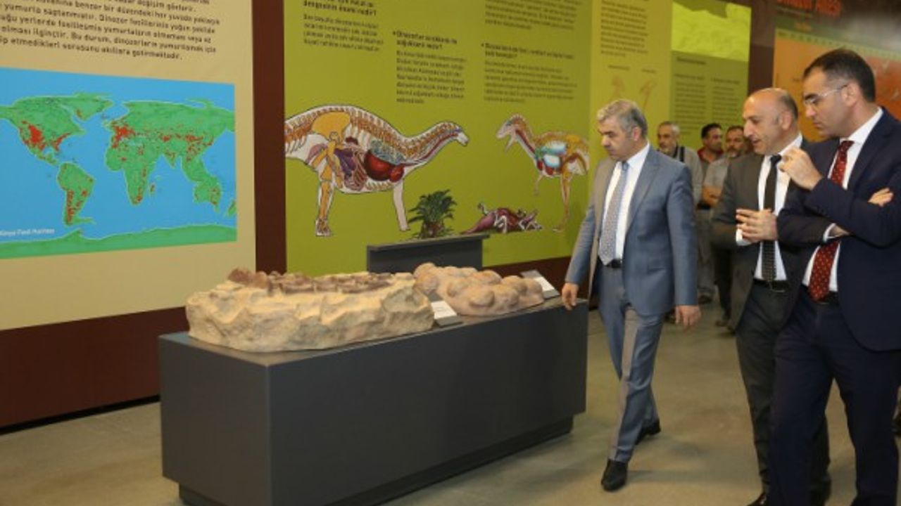 Başkan Çelik, Kayseri Bilim Merkezi’ndeki Devr-i Dinozor Sergisi’ni gezdi 