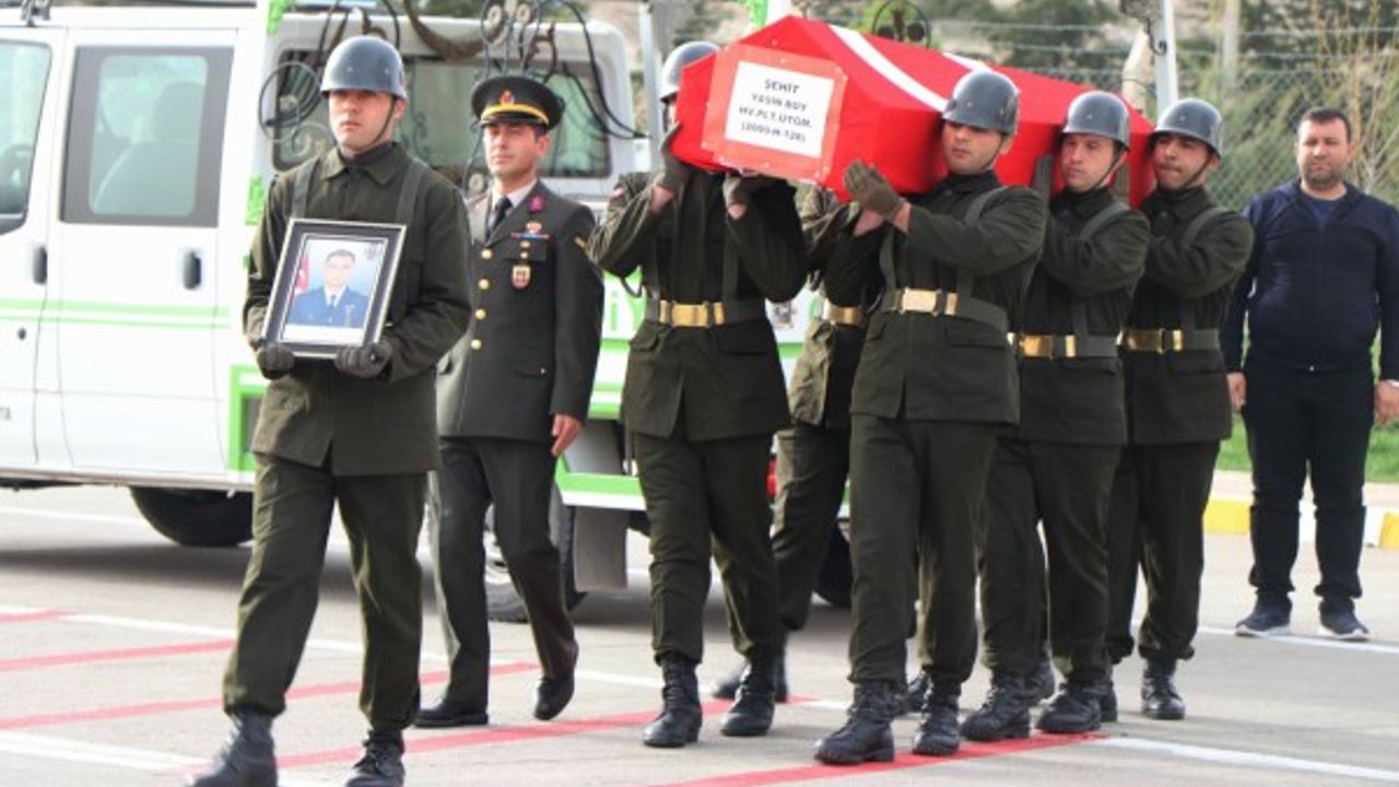 Düşen uçakta şehit olan üsteğmen askeri törenle uğurlandı